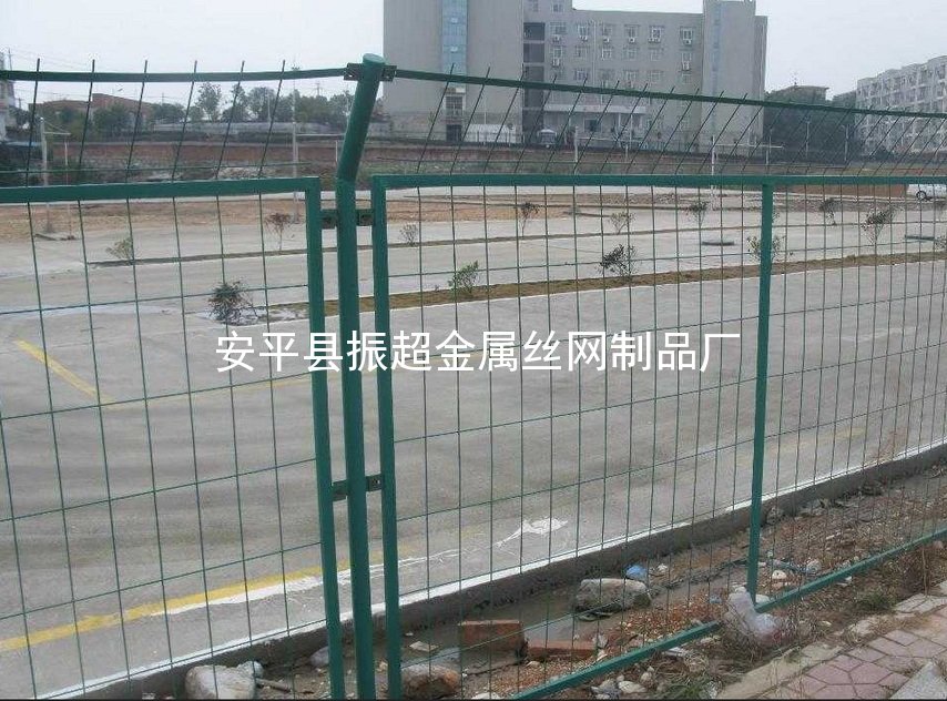 钢丝网 围墙挡网-安平县振超金属丝网制品厂www.apzhenchao.com